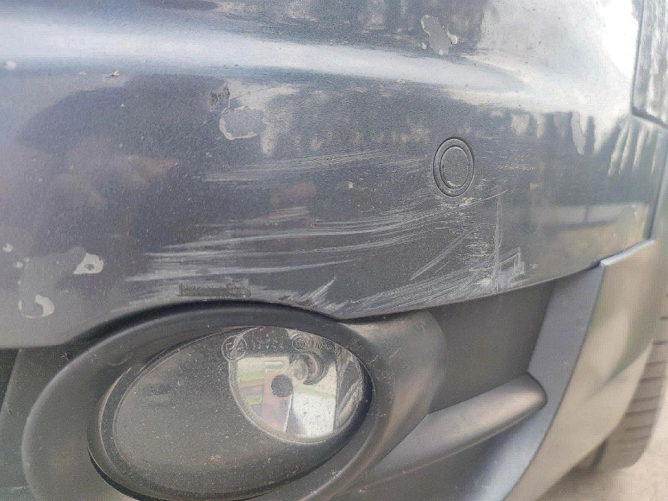 Nawet drobna obcierka może oznaczać spore koszty - lakierowanie elementu może kosztować ponad 1000 zł