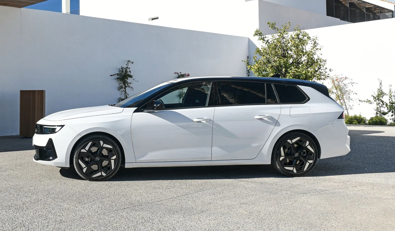 Ceny za Opla Astrę Sports Tourer GSe startują od 210 tys. złotych.