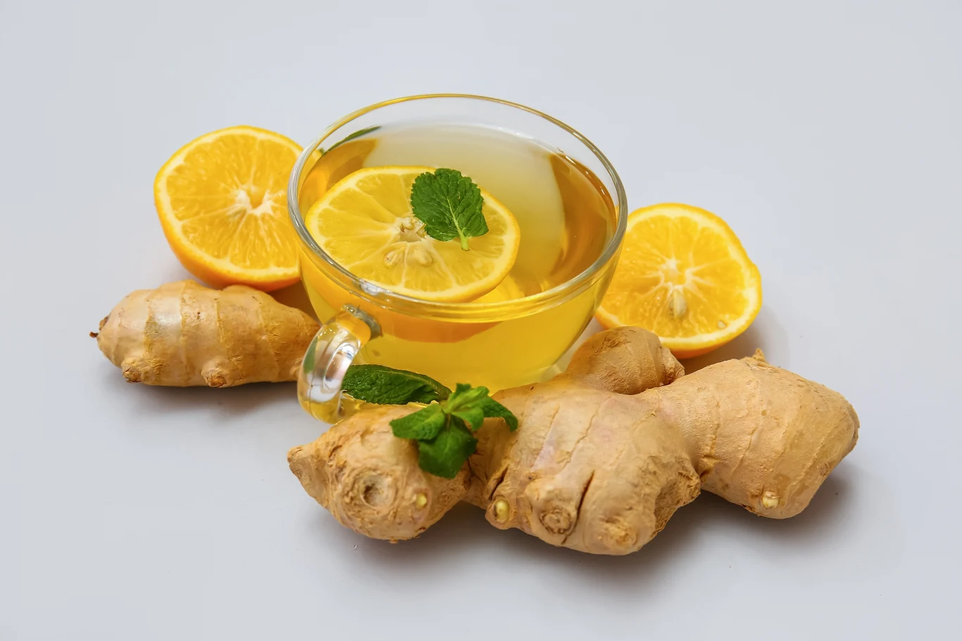 Napar z imbiru można pić zarówno na ciepło, jak i na gorąco