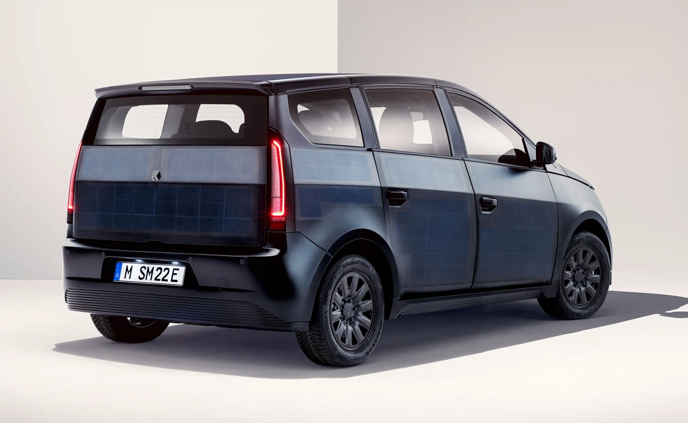 Wg zapewnień producenta, w ciągu roku energia ze słońca wystarczyłaby na pokonanie do 5800 km