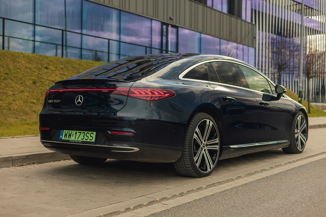 Mercedes EQS 450+