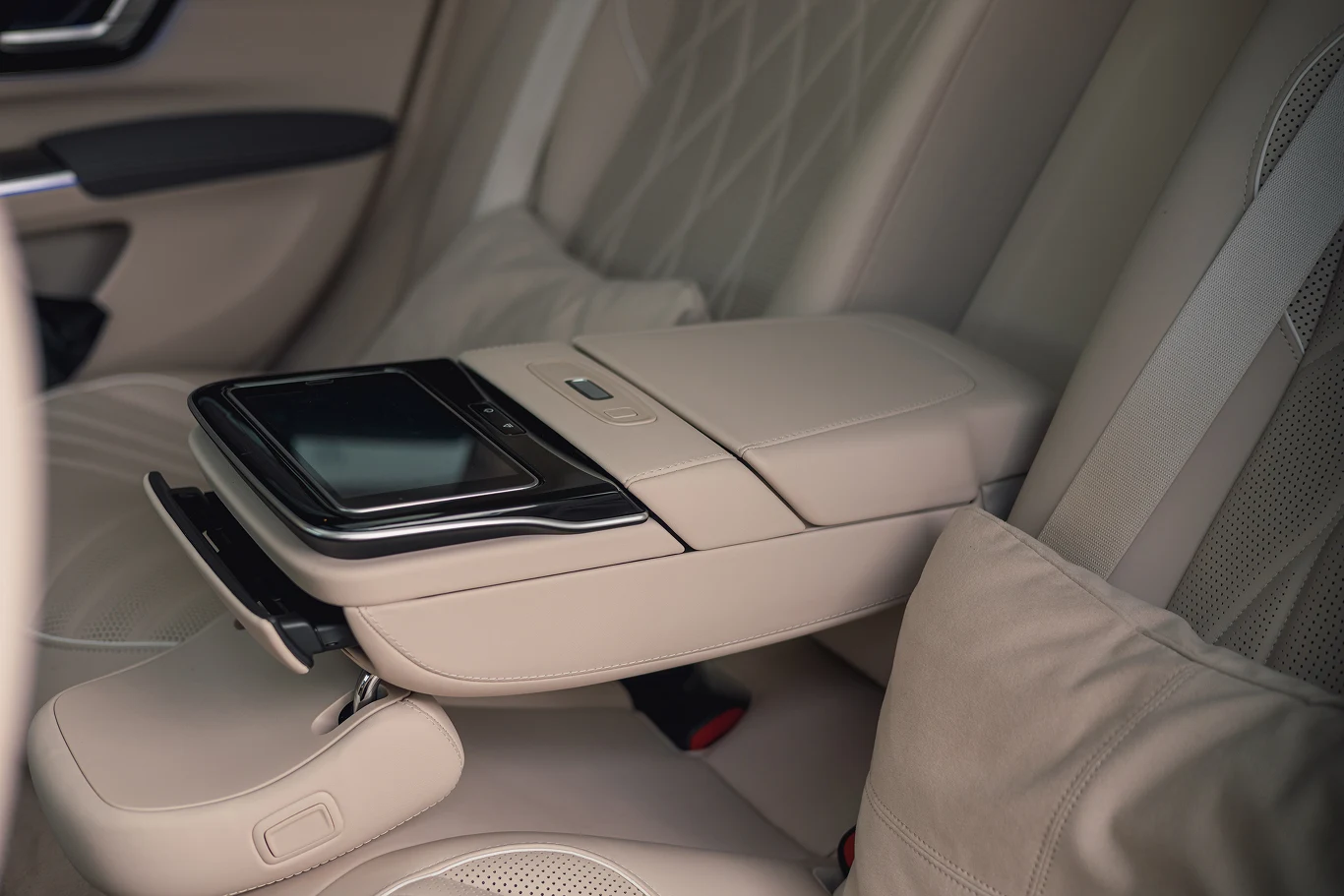 Mercedes EQS 450+
