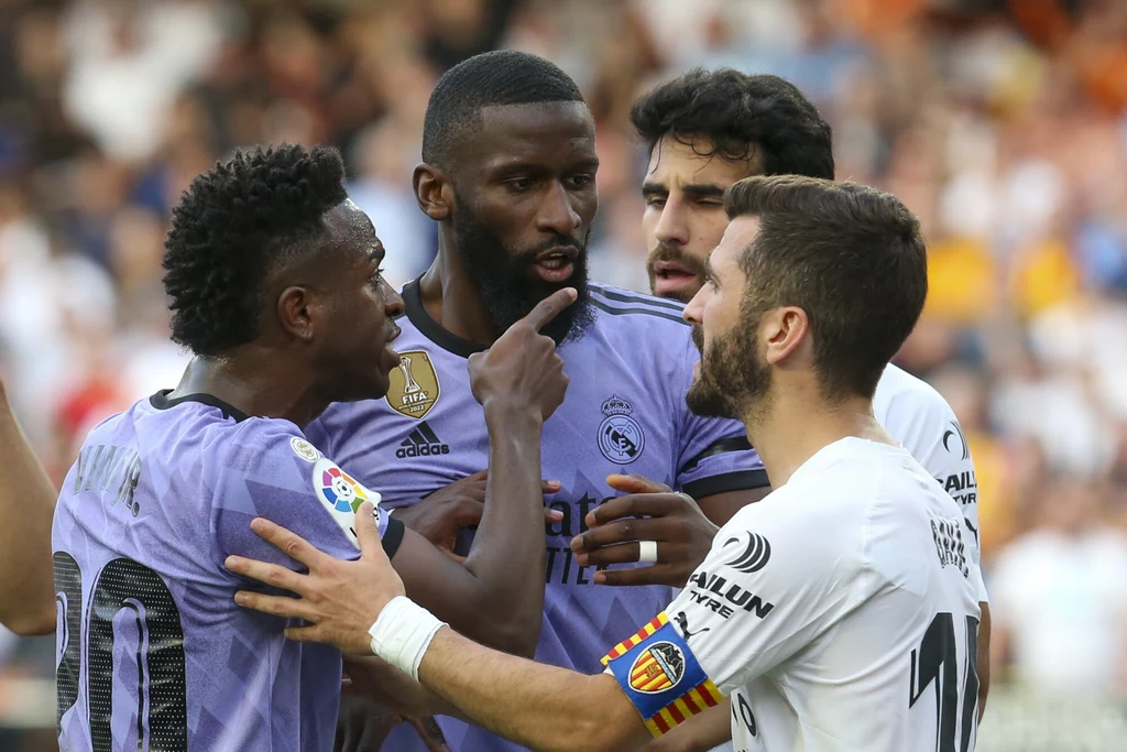 Vinicius Junior podczas skandalu w meczu Valencia CF - Real Madryt Vinicius Junior podczas skandalu w meczu Valencia CF - Real Madryt