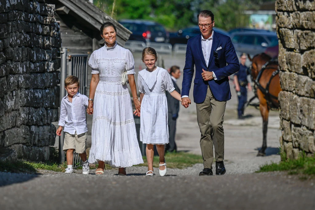 Księżniczka Wiktoria z mężem i dziećmi. Lipiec 2021 r.