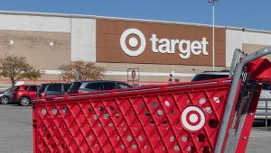 Target wycofuje niektóre produkty z tegorocznej "tęczowej" kolekcji