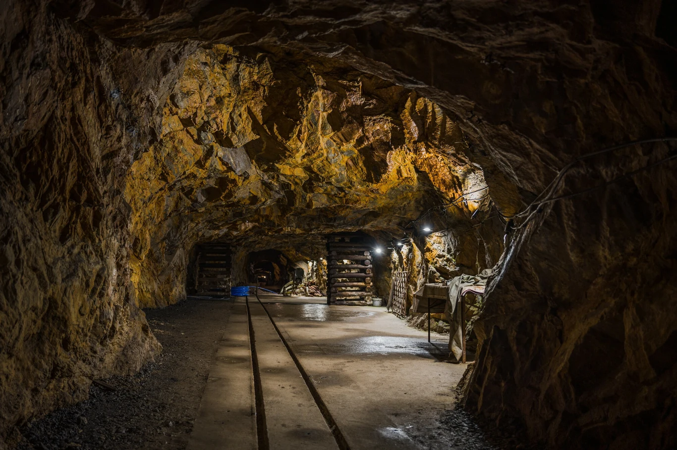 Kompleks Riese to jedno z najbardziej tajemniczych miejsc w naszym kraju Kompleks Riese to jedno z najbardziej tajemniczych miejsc w naszym kraju