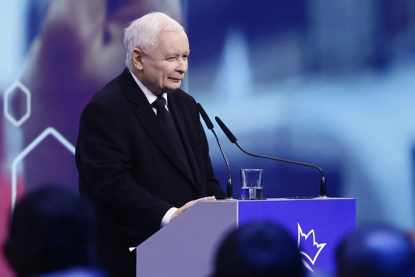 Jarosław Kaczyński ogłosił podniesienie 500 plus do 800 złotych na konwencji PiS w połowie maja Jarosław Kaczyński ogłosił podniesienie 500 plus do 800 złotych na konwencji PiS w połowie maja