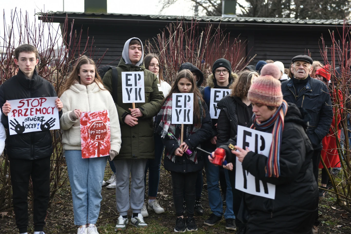 Marsz przeciw przemocy w Zamościu po śmierci 16-letniego Eryka, marzec 2023 r. Marsz przeciw przemocy w Zamościu po śmierci 16-letniego Eryka, marzec 2023 r.