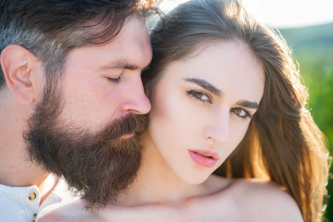 Żona spod znaku Skorpiona może być dla niektórych panów wyzwaniem. Jednak dla mężczyzn, którzy lubią temperamentne kobiety, będzie to idealna partnerka