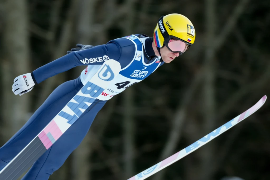 Skoki narciarskie - Puchar Świata. Rosyjski skoczek Jewgienij Klimow w locie