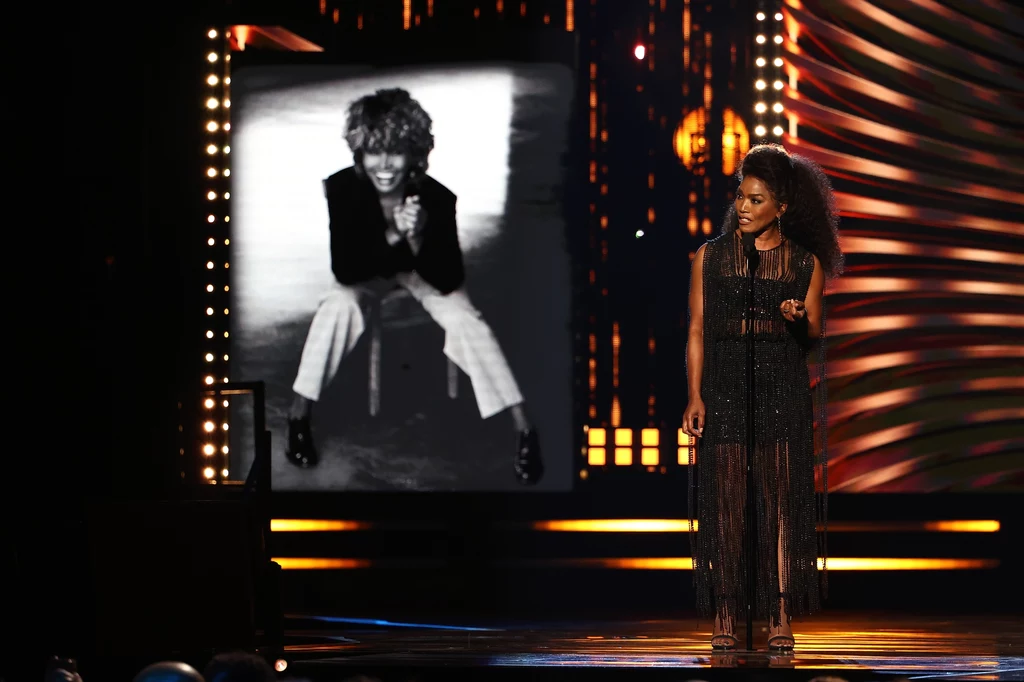 Tina Turner w 2021 r. została wprowadzona do Rock and Roll Hall of Fame przez Angelę Bassett