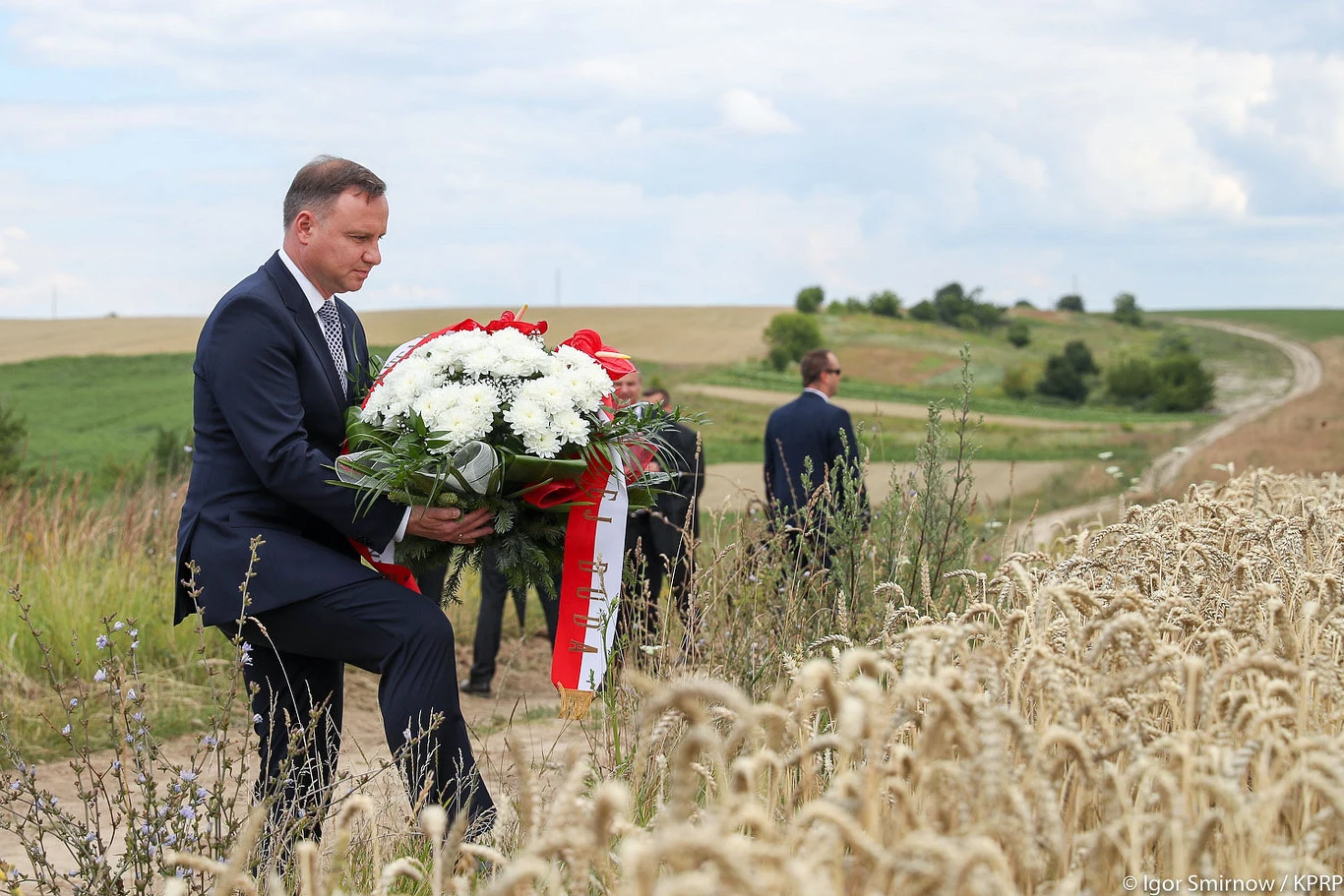 Lipiec 2018, prezydent Andrzej Duda podczas wizyty w Ukrainie oddaje cześć pomordowanym w Rzezi Wołyńskiej Lipiec 2018, prezydent Andrzej Duda podczas wizyty w Ukrainie oddaje cześć pomordowanym w Rzezi Wołyńskiej