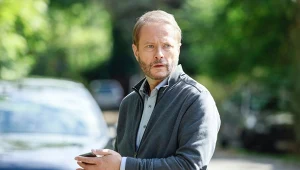 „Ojciec Mateusz” znika z anteny. Ważą się losy popularnego serialu