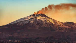 Niezwykłe zjawisko na niebie. Etna zaczęła puszczać pierścienie z dymu