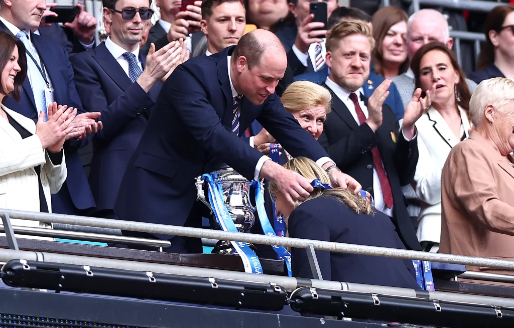 Książę William, mecz piłkarek Chelsea - Manchester United