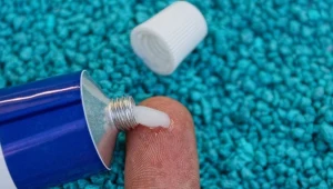 Biegnij do apteki i kup tę maść za 9 zł. Zmarszczki zostaną rozprasowane