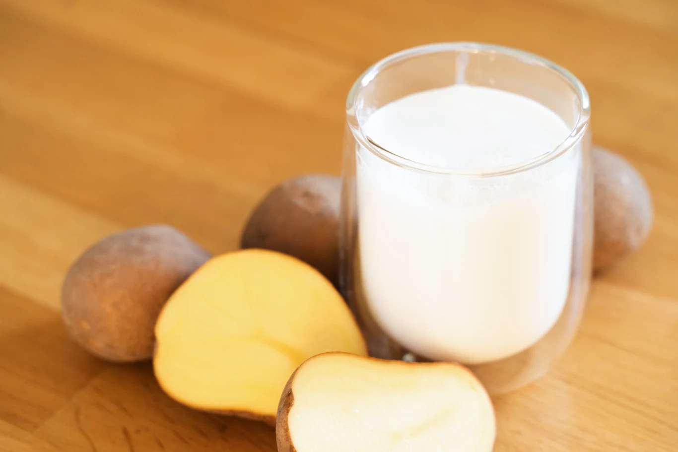 Wystarczą trzy ziemniaki, aby uzyskać litr mleka ziemniaczanego 