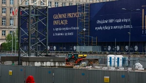 Narodowy Bank Polski prognozuje, że średnioroczna inflacja konsumencka w Polsce w bieżącym roku wyniesie 11,9 proc., natomiast najbliżej celu (2,5 proc. +/- 1 pkt. proc.) znajdzie się w 2025 r. - wówczas 3,6 proc.