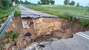 Ogromna wyrwa w lubelskiej drodze