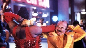Bob Hoskins w scenie z filmu "Super Mario Bros."