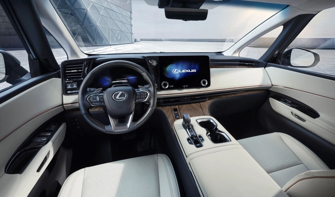 Lexus LM będzie oferowany w Polsce w dwóch wersjach wyposażenia. Lexus LM będzie oferowany w Polsce w dwóch wersjach wyposażenia.