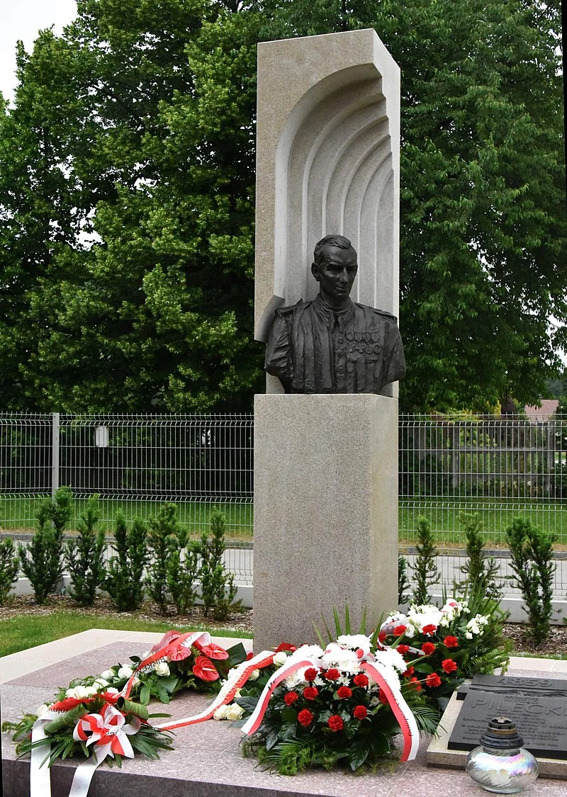 Pomnik Witolda Pileckiego w Oświęcimiu 