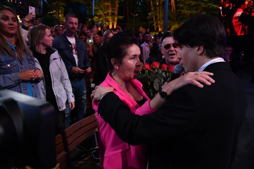 Polsat SuperHit Festiwal 2023: Dawid Kwiatkowski z mamą Polsat SuperHit Festiwal 2023: Dawid Kwiatkowski z mamą
