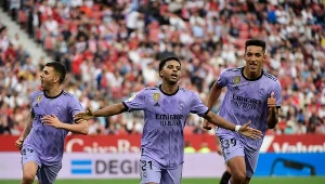 Real namieszał Sevilli w planach. Błysk Rodrygo i jedna czerwona kartka