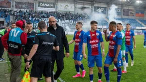 Mecz Piast - Lechia nie został dokończony z powodu incydentów pirotechnicznych 