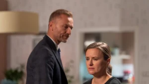 Julia (Marta Chodorowska) zamieni życie Andrzeja (Krystian Wieczorek) w piekło