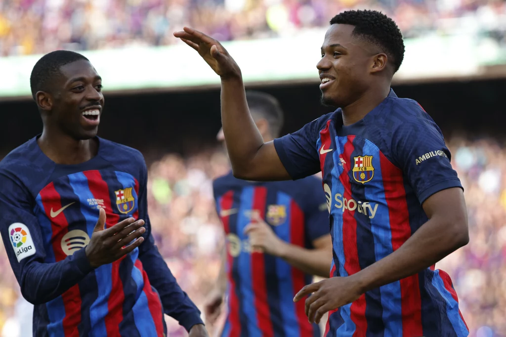 Ansu Fati (z prawej) został ostatnim MVP w dziejach "starego" Camp Nou