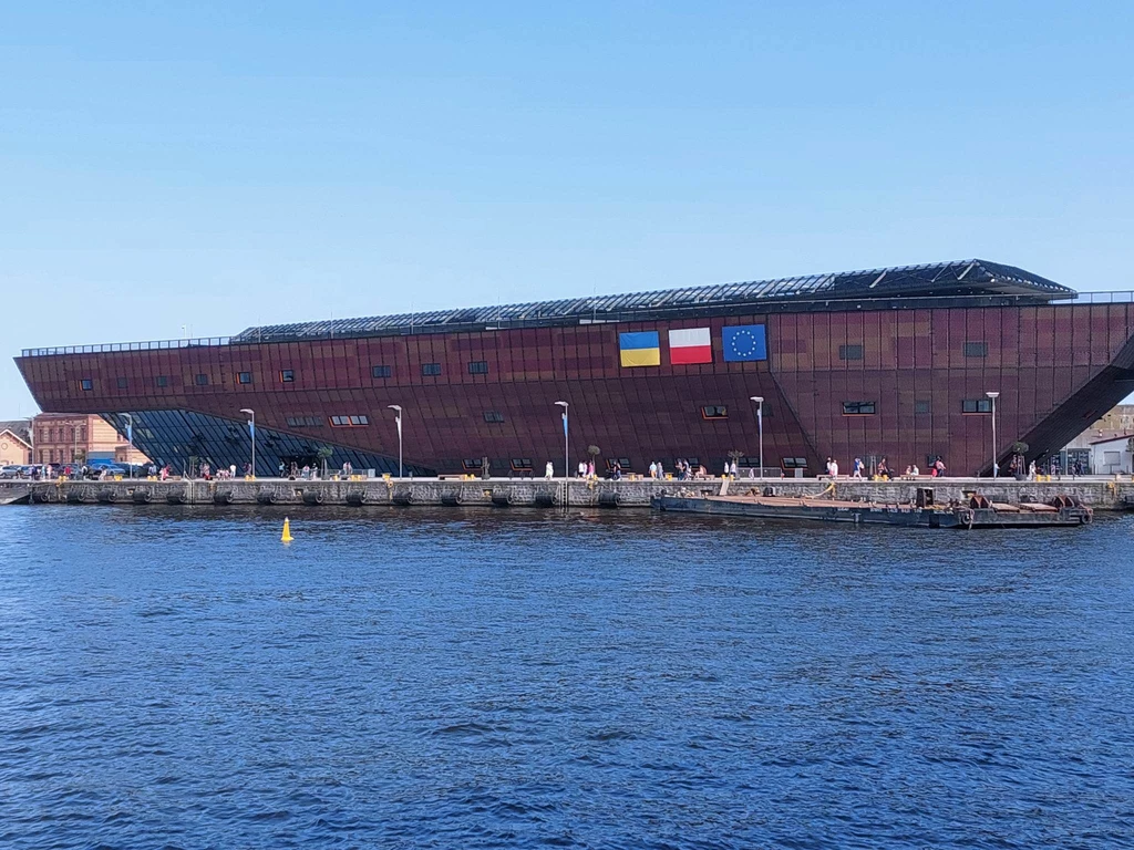 Budynek Morskiego Centrum Nauki w Szczecinie przypomina statek