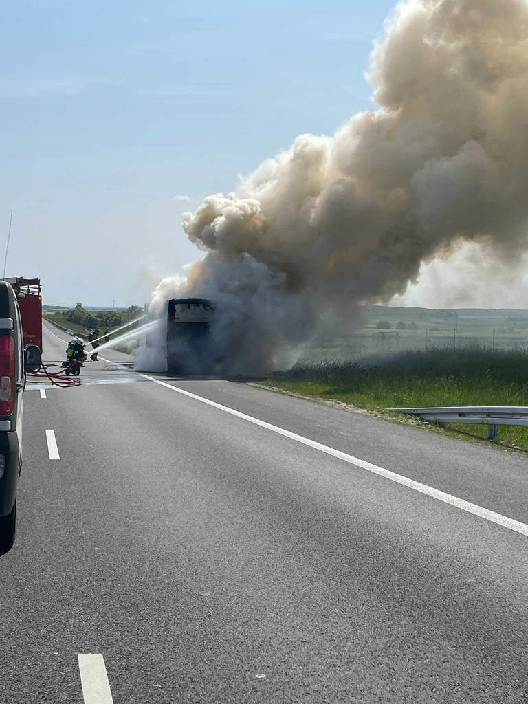 Na trasie A4 w woj. opolskim doszło do pożaru autokaru Na trasie A4 w woj. opolskim doszło do pożaru autokaru