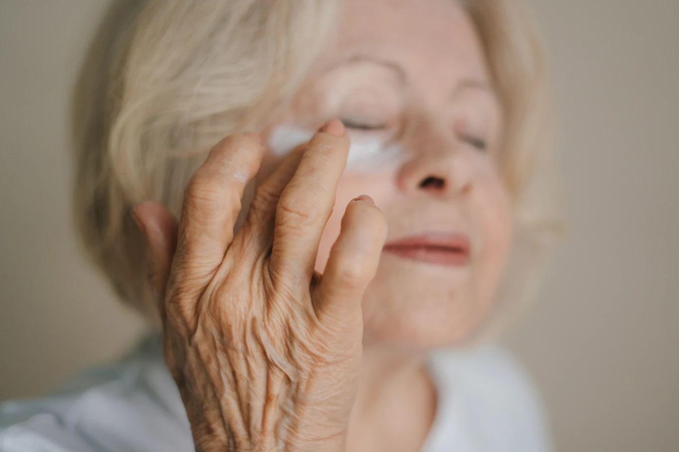 Jak domowym sposobem pozbyć się zmarszczek? Sięgnij po te produkty