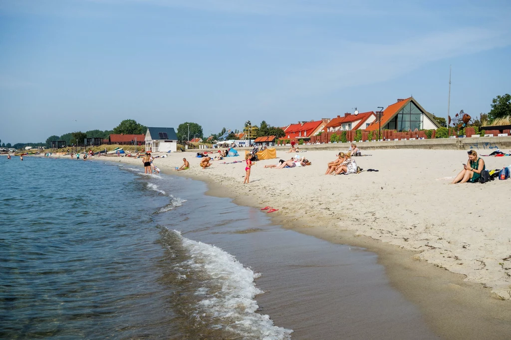 Turyści na plaży w Helu Turyści na plaży w Helu