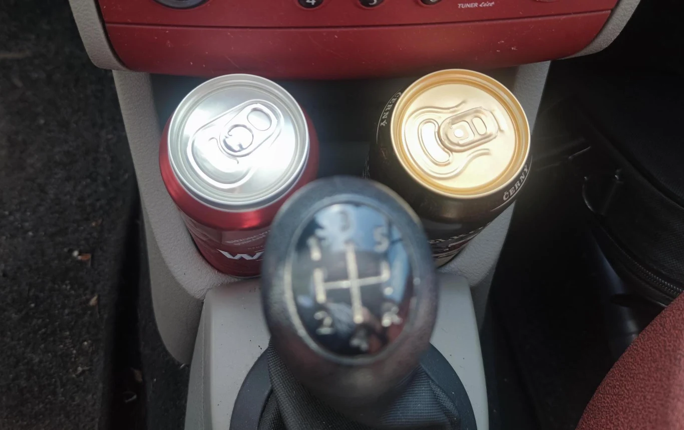 Pasażerowie mogą pić piwo w samochodzie bez obaw o konsekwencje. 