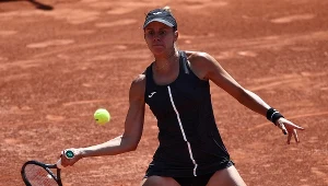 Magda Linette podczas meczu Roland Garros z Leylah Fernandez