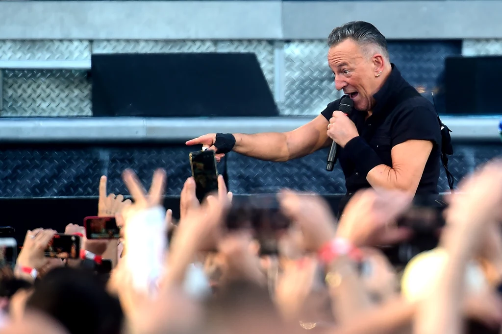 Bruce Springsteen wywrócił się na scenie w Amsterdamie