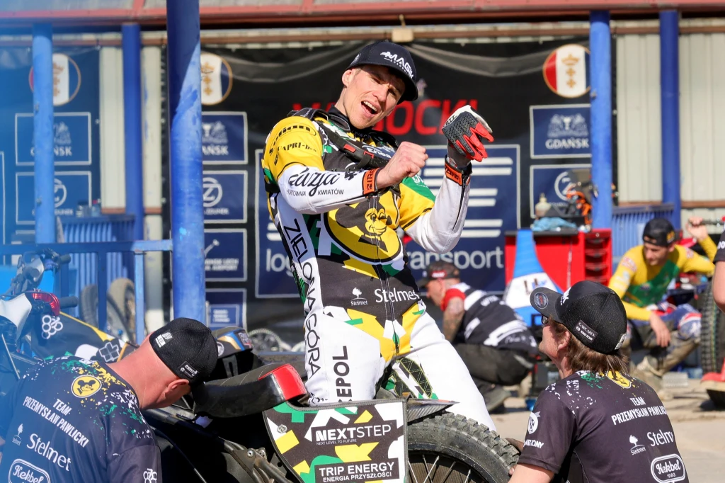 Przemysław Pawlicki w parku maszyn Przemysław Pawlicki w parku maszyn