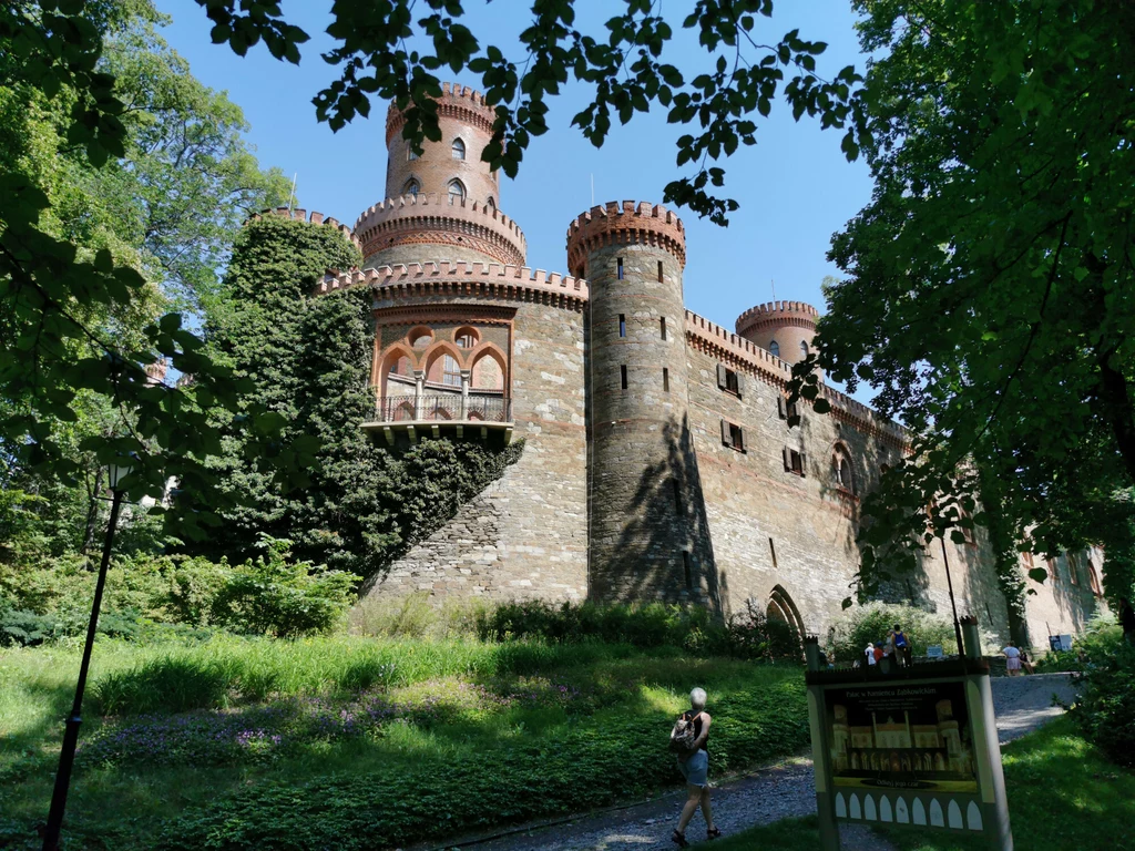 Monumentalny Pałac Marianny Orańskiej w Kamieńcu Ząbkowickim