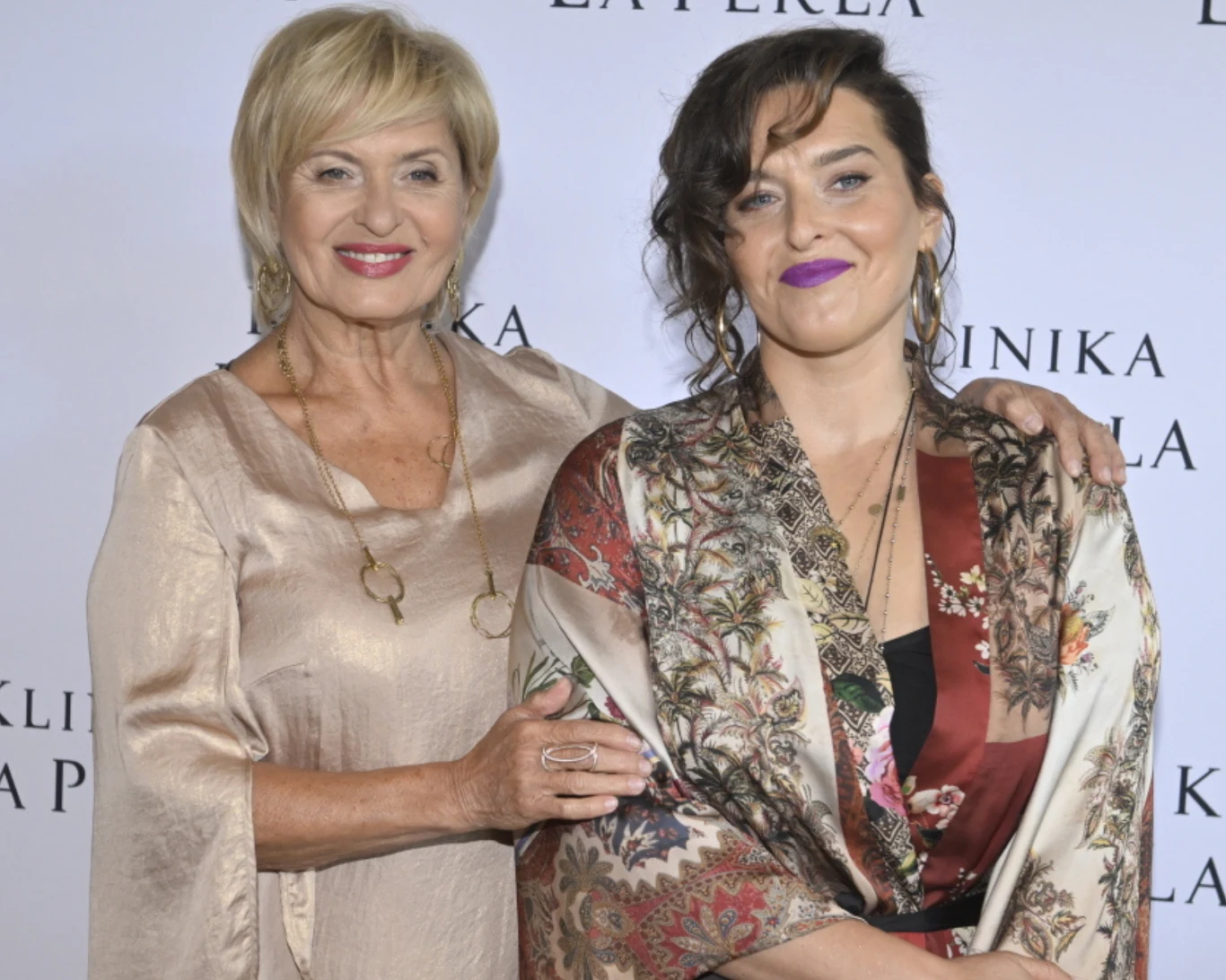 Ewa Kasprzyk i Małgorzata Bernatowicz pozują na ściance Ewa Kasprzyk i Małgorzata Bernatowicz pozują na ściance