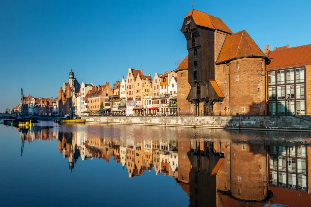 Żuraw to unikatowy zabytek Gdańska. Jest to dźwig portowy wybudowany XV wieku