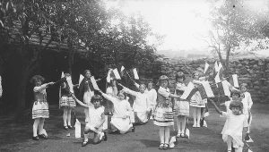 Dzień Dziecka Polskiego, jedna z wielu inicjatyw podobnych do Dnia Dziecka obchodzonych jeszcze przed ustanowieniem tego święta. Ricamarie, Francja, 1932.