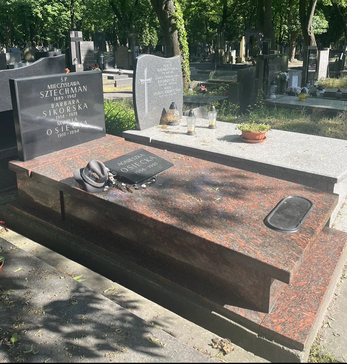 Grób Agnieszki Osieckiej na warszawskim cmentarzu Grób Agnieszki Osieckiej na warszawskim cmentarzu