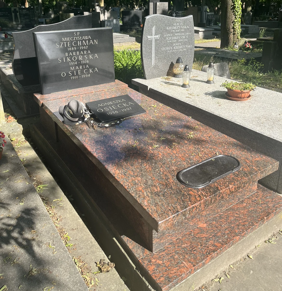 Grób Agnieszki Osieckiej na warszawskim cmentarzu Grób Agnieszki Osieckiej na warszawskim cmentarzu