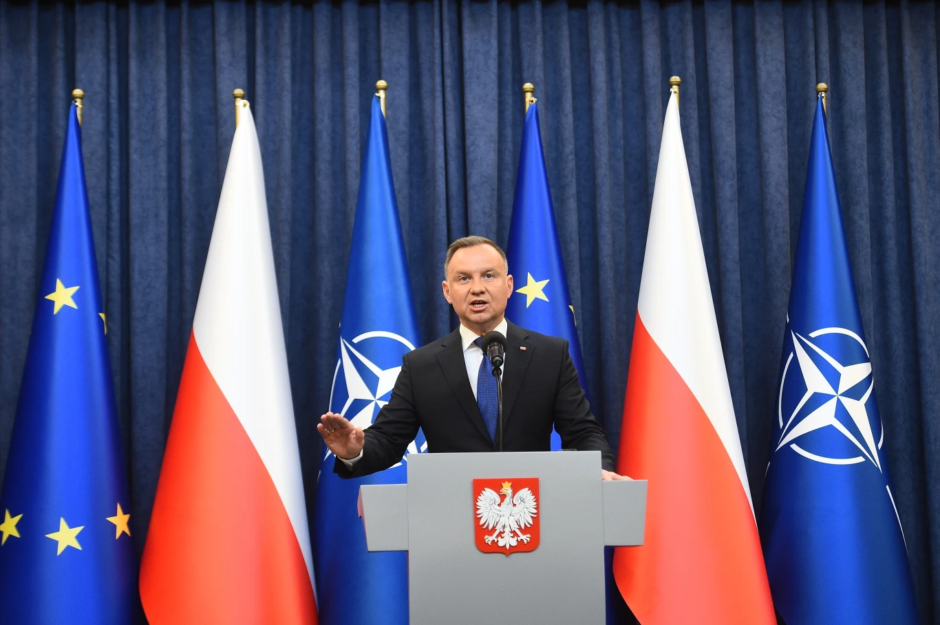 Andrzej Duda podczas wygłaszania oświadczenia, w którym poinformował, że podpisze ustawę "lex Tusk"
