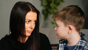Kasia (Katarzyna Glinka) w końcu pomowie Ksaweremu (Bartosz Gruchot), że jego dziadek nie żyje
