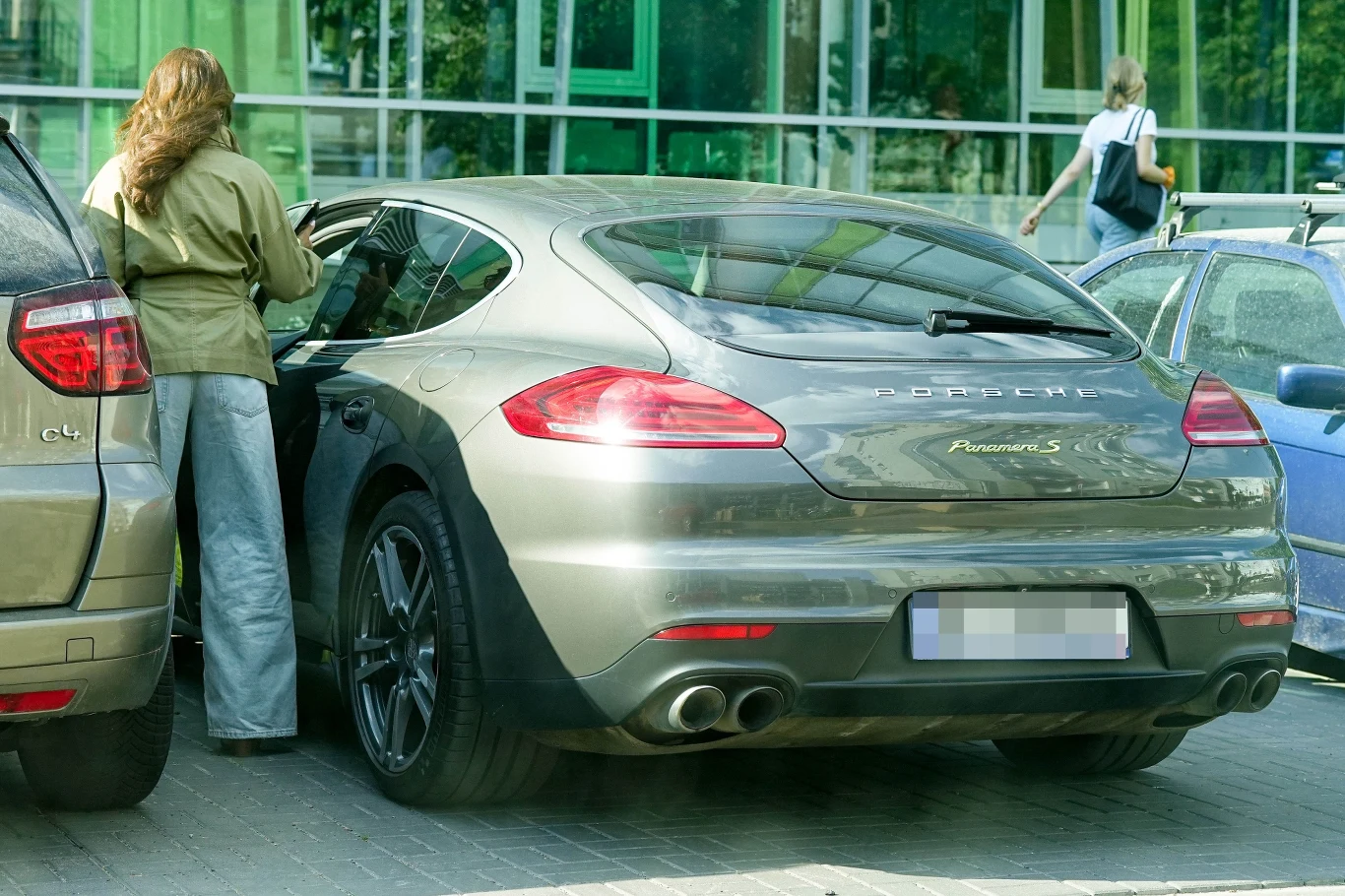 Kinga Rusin na zakupach w Warszawie. Kinga Rusin na zakupach w Warszawie.