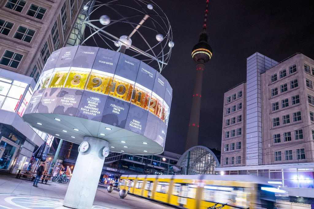 Media: Niemcy mają problem z brakiem siły roboczej i skutkami polityki klimatycznej. Na zdj. Alexanderplatz (Berlin)