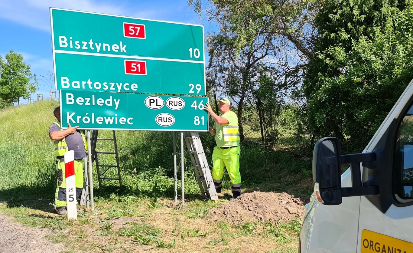 Wymiana tablic informacyjnych na Warmii i Mazurach. Ze znaków znika nazwa Kaliningrad. Zastępuje ją nazwa Królewiec